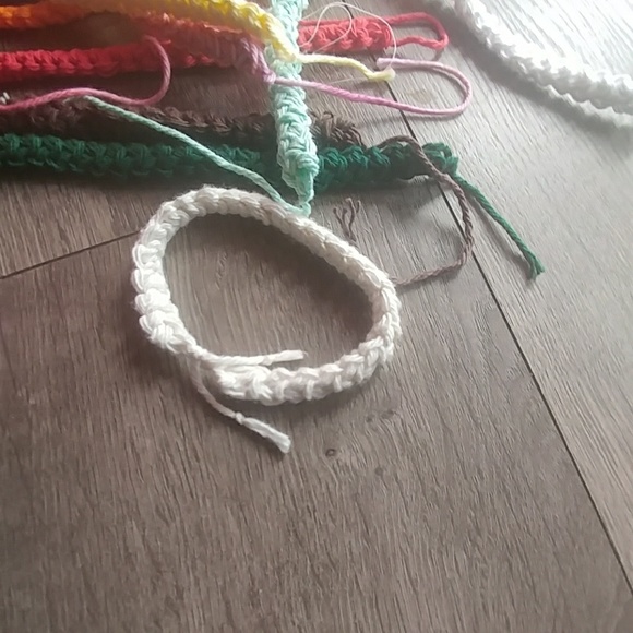 bracelets multiple colors with clips or ties - Picture 2 of 5